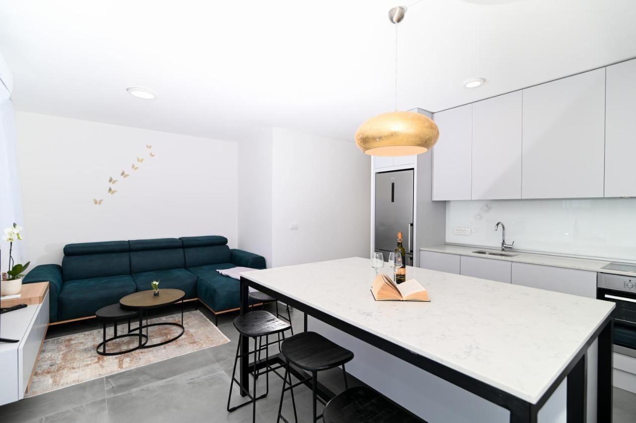 Apartment Laura, Free Parking, Balcony, 4 Ppl Trogir Exterior foto